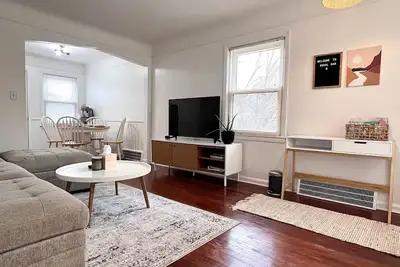 Image de Cozy Royal Oak 2 Bdrm 5 min to Ro/Det + Fully Stocked