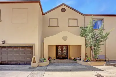 Image de Central Houston Two Bedroom Home W/Pool Great Area