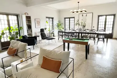 Charming Villa between Lisbon and the Beach, with headed pool!