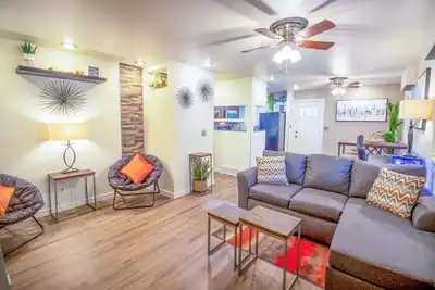Image de Stylish 3br Ranch w/Yard Near Light Rail/Hospitals