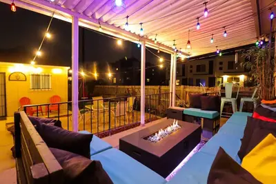 Image de Loaded Dtwn Home by Light Rail w/Garage, Yard, More!