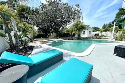 Image de 5805 S Hubert Ave · Charming Tropical Pool Retreat w Hot Tub