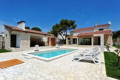 Image de Maison de vacances Dubrava kod Sibenika pour 1 - 8 personnes avec 3 chambres à coucher - Maison de v