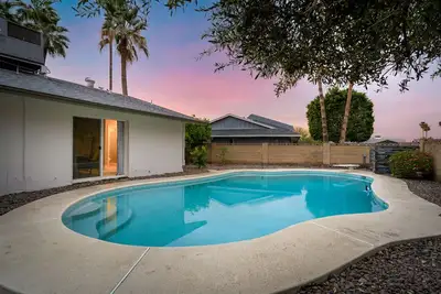 Sunshine Get-a-way in Tempe! We are close to Phoenix Airport and Spring Training