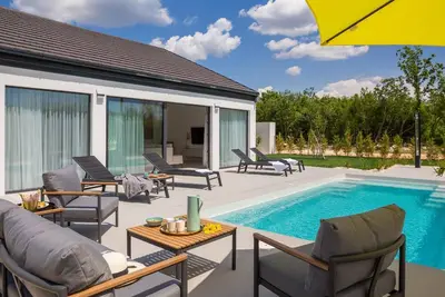 Image de Maison de vacances Sibenik pour 1 - 4 personnes avec 2 chambres à coucher - Maison de vacances