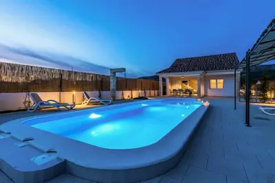 Image de Maison de vacances Dubrava kod Sibenika pour 1 - 8 personnes avec 3 chambres à coucher - Maison de v