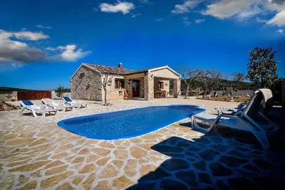 Image de Maison de vacances Budak pour 1 - 8 personnes avec 3 chambres à coucher - Maison de vacances