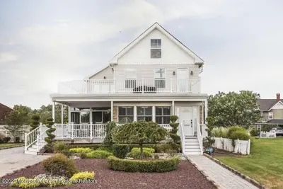 Image de Long Branch\/Monmouth Beach House Rental- Ocean views from top deck!
