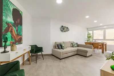 Image de Modern apartment just steps from the beach