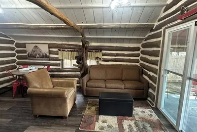 Image de Papa Bear 2-Bedroom Lake Front Log Cabin, Lake Alice
