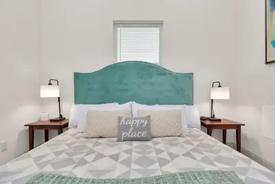 Noon Checkout, Soaking Tub, Sleeps 6