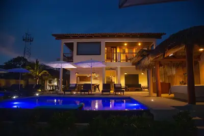 Image de Casa Hermoso Cariño - Entire Compound! !