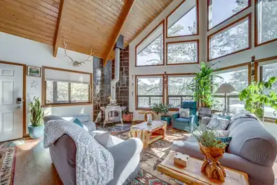 Image de Deck & Scenic Views: Munds Park Cabin!