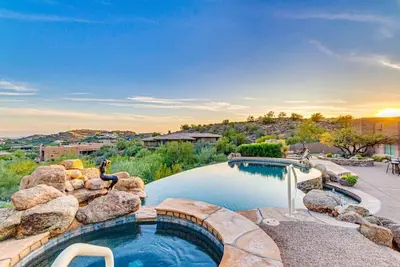 Image de Desert Oasis/Luxury 5 Bedroom w/Heated Spa & Pool