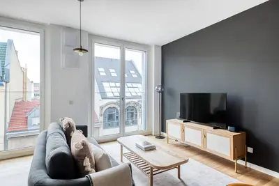 Image de Amazing Mitte 1br with Apple Store in building, by Blueground