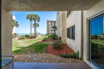 Image de Castle Reef 125 just steps from the beach!