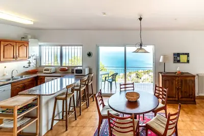 Super Fener 93 – penthouse avec terrasse et vue