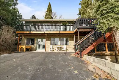 Image de Family Fun Cabin - 5 Bedroom, Game Room, Hot Tub and Lake Views!