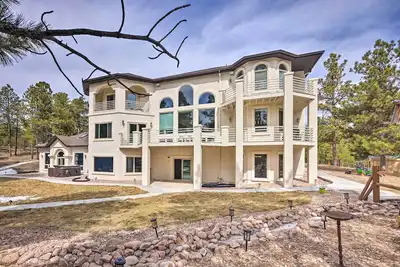 Image de Estate w/ Indoor Pool & Decks ~ 25 Mi to Dtwn