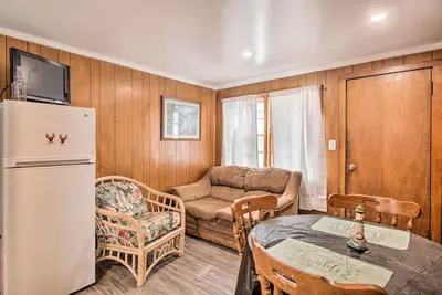 Image de Cozy Hampton Cottage w/ Bbq - Walk to Ocean!