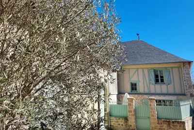 Image de Maison de charme et sa terrasse au cœur de son village