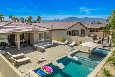 Image de Twin Palms - New Saltwater Pool, Professional Grilling, Gaming, Golf in a Gated community
