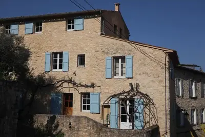 Image de Magnifique bâtisse avec piscine et jardin au coeur du village