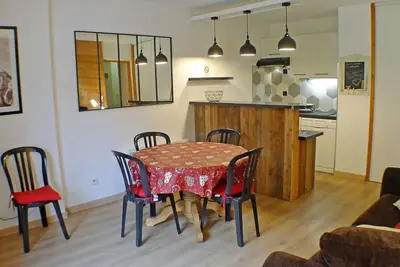 Image de Appartement Confortable avec Piscines, Terrasse et Parking à Samoëns