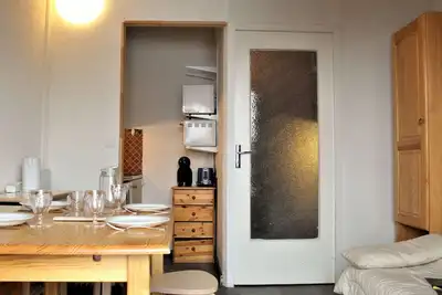 Studio cabine au pied des pistes, 4 couchages, plein centre, balcon exposé Ouest, parking proche