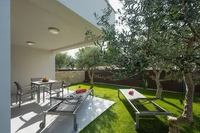 Image de Deluxe ground floor apartment in villa  Marija