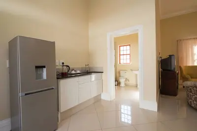 Image de Luxury Apartments In Secured Boomed area - Waterkloof. 900m from Brooklyn Mall!