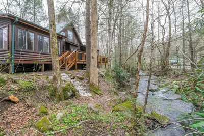 Image de Shady Creek - Outdoor Hot Tub + Air Hockey Table + Creek View