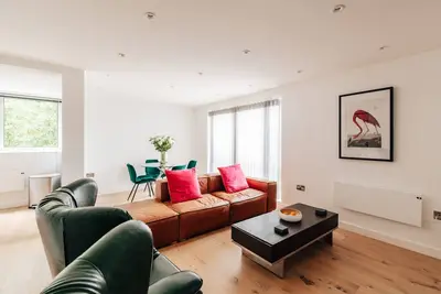 Image de Large Modern 2 Bed Apartment in Bath with Parking
