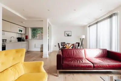 Image de New 2 Bed\/2 Bath Apt in Bath with Garden & Parking