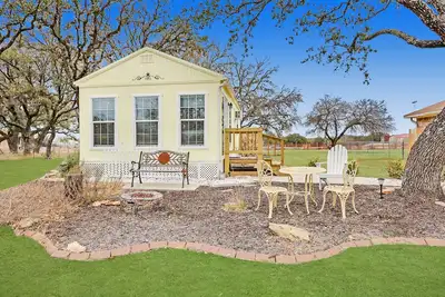 Image de Kara's Cottage - Cozy Johnson City Bungalow for 3!