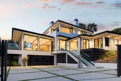 Image de Sea Vista - Central Malibu Villa w\/ Pool, Spa, & Ocean Views