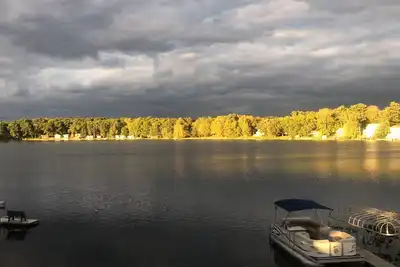 Image de Beautiful Lake House with 150' sandy beach on 85 acre all sports lake
