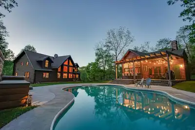 Image de Mountain Top Cabin w\/ Hot Tub + Private Pool + Game Room