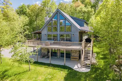Image de Rapheal's Retreat: Lake Area, Ski Area, Hot Tub