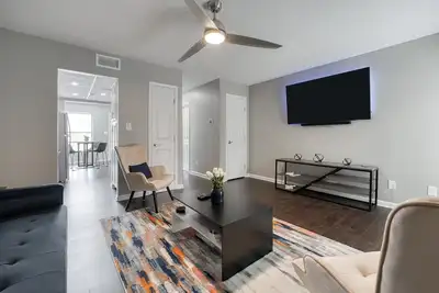 Image de Premium Townhome w\/ 2 King Beds & Luxury Bathrooms