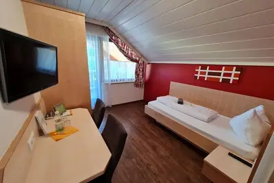 Image de Double room with two separate beds - Pension Tulpe