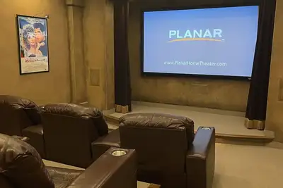 Image de Resort style Tuscan home with Private Movie Theater/Pool/Tesla charger