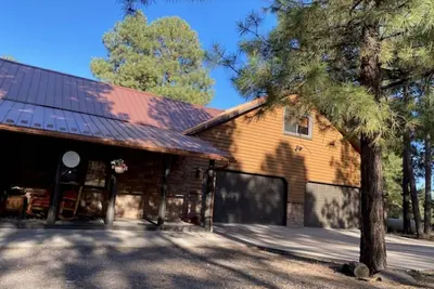 Image de Lux Cabin on 6 beautiful acres. Close to Snowbowl/Fireplace/Large groups welcome