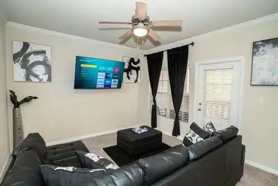 Image de Cozy 2/1 Bedroom Luxury Condo, mins from Downtown, Airport, Beaches.