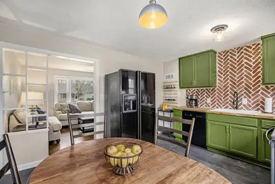 Image de Unique Renovated 2 bedroom home