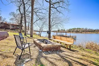Image de Lakefront Fort Towson Home: Private Dock & 3 Decks