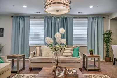Image de 1000mbps Wifi★One Story Luxury 5 Bedrooms Model Home