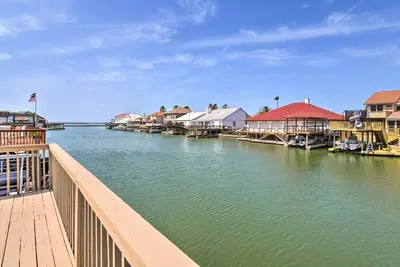 Image de Prismatic Padre Island Escape on Canal Front!