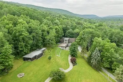 Image de Private oasis on 12acre estate 15min to Keuka Lake