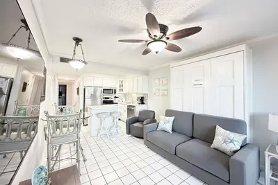 Image de Relax and Unwind in this Beautiful 1br Beachfront Condo in Destin, Florida